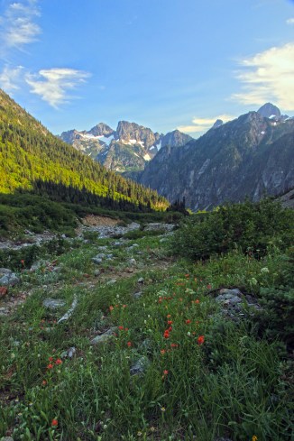 Horseshoe basin down the valley