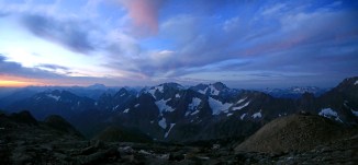 Morning at Sahale Glacier Camp 2 em