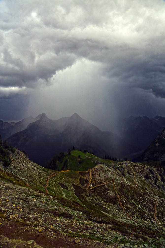 Maple Pass Loop Storm em