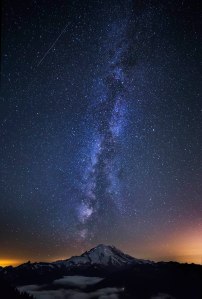 Mount_Rainier_Milky_Way
